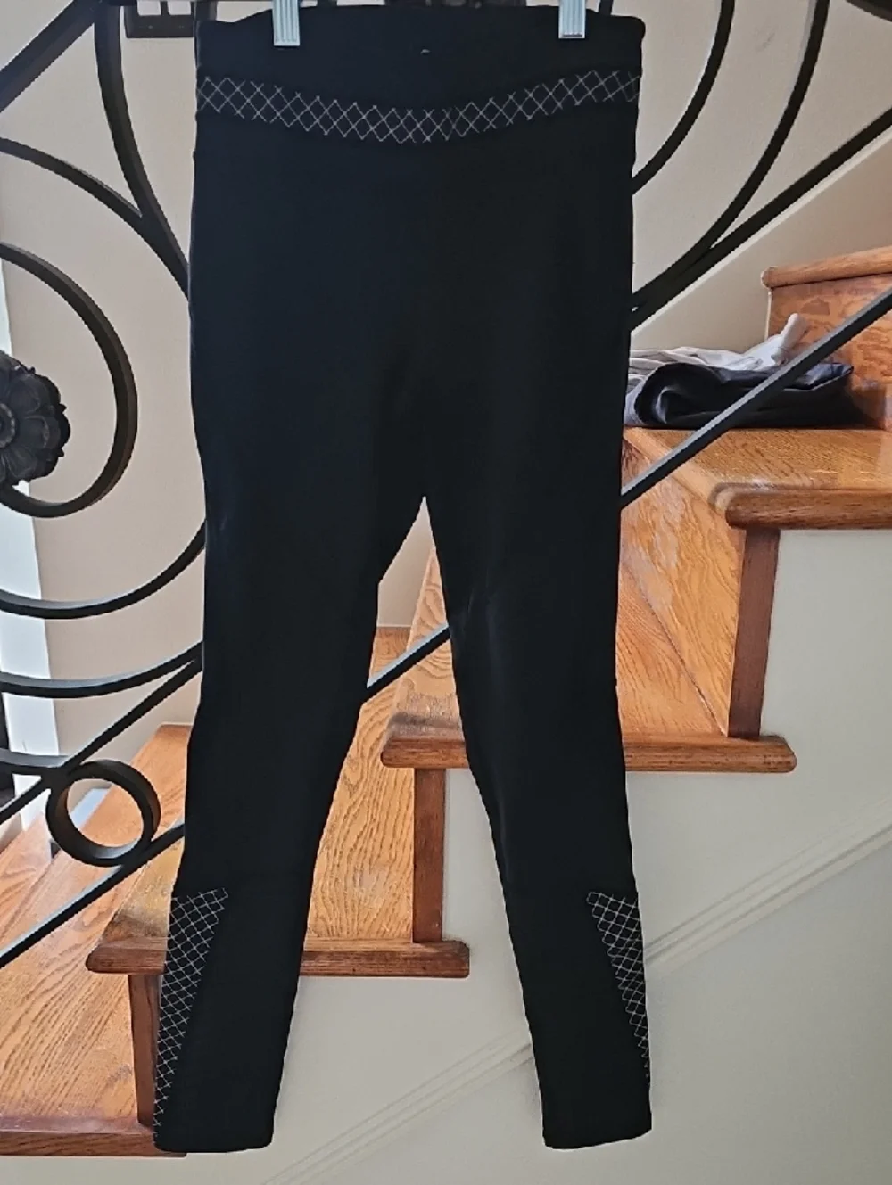 Athleta Black Leggings with Diamond Stitch‎ Accents 28 inch inseam